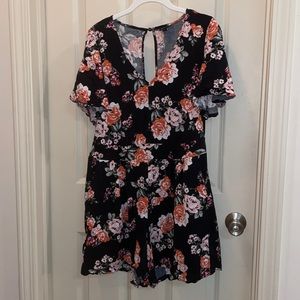 Floral torrid romper- has pockets!!